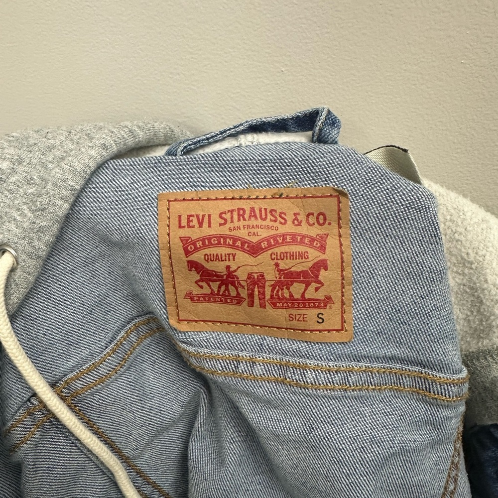 Levi’s Denim Jacket - Picture 10 of 12